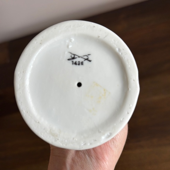 Elegant White Porcelain Statue - Picture 3 of 3